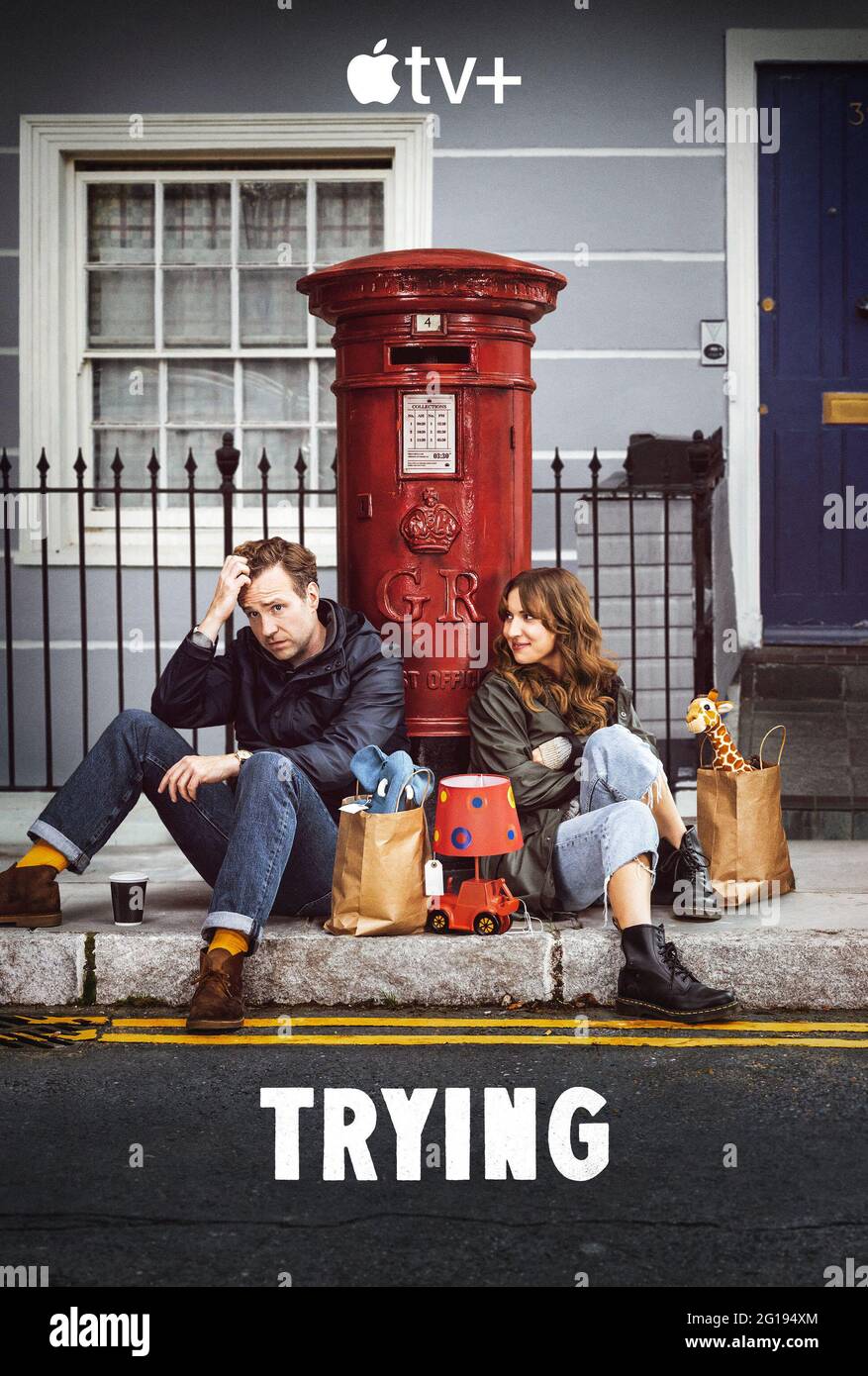 RAFE SPALL und ESTHER SMITH in TRYING (2020), Regie Jim O'HANLON. Kredit: BBC STUDIOS / Album Stockfoto