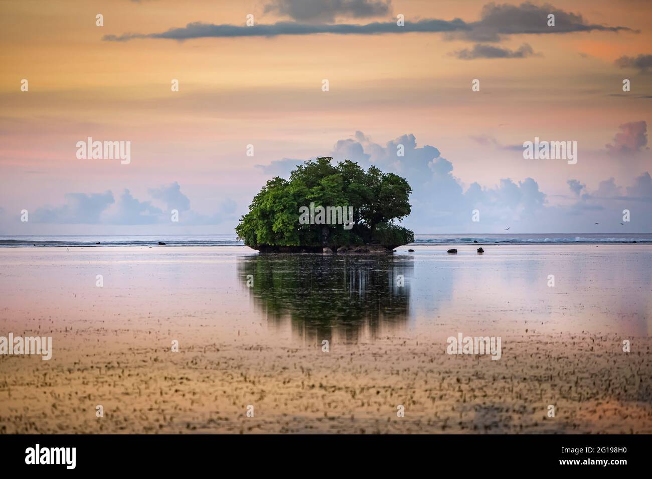 Sonnenuntergang auf Peleliu Island, Peleliu Island, Mikronesien, Palau Stockfoto