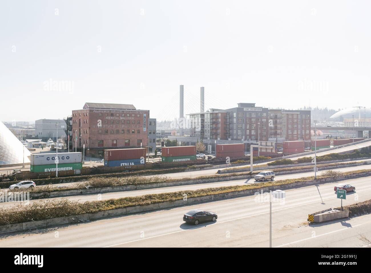 Tacoma, Washington, USA. März 2021. Blick auf die Eisenbahn auf den Straßen der Stadt Stockfoto