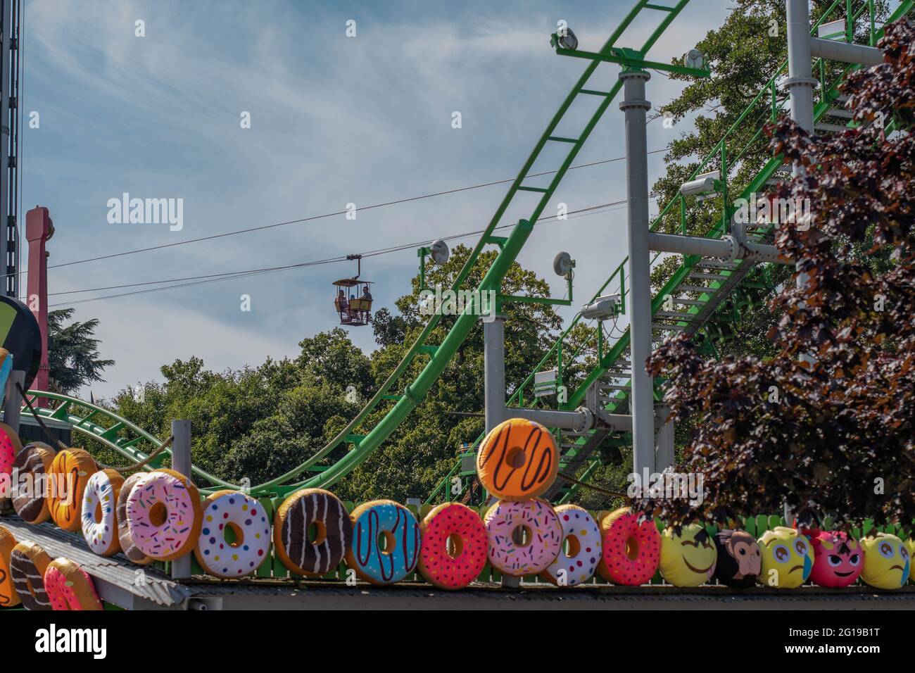 Die einzige Stand-up-Achterbahn in großbritannien, „Shockwave“, ein jetzt SEHR SELTENES Rollercoaster-Modell, im Drayton Manor Theme Park Tamworth Stockfoto