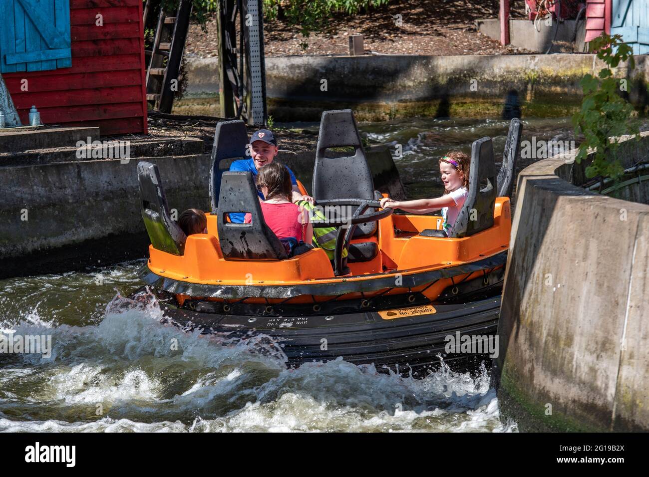 Splash Canyon River Rapid Ride am Drayton Manor , geschlossen seit einem tragischen Unfall im Jahr 2019 ein Mädchen ihr Leben verlor, wurde dies vor einem Unfall unternommen Stockfoto