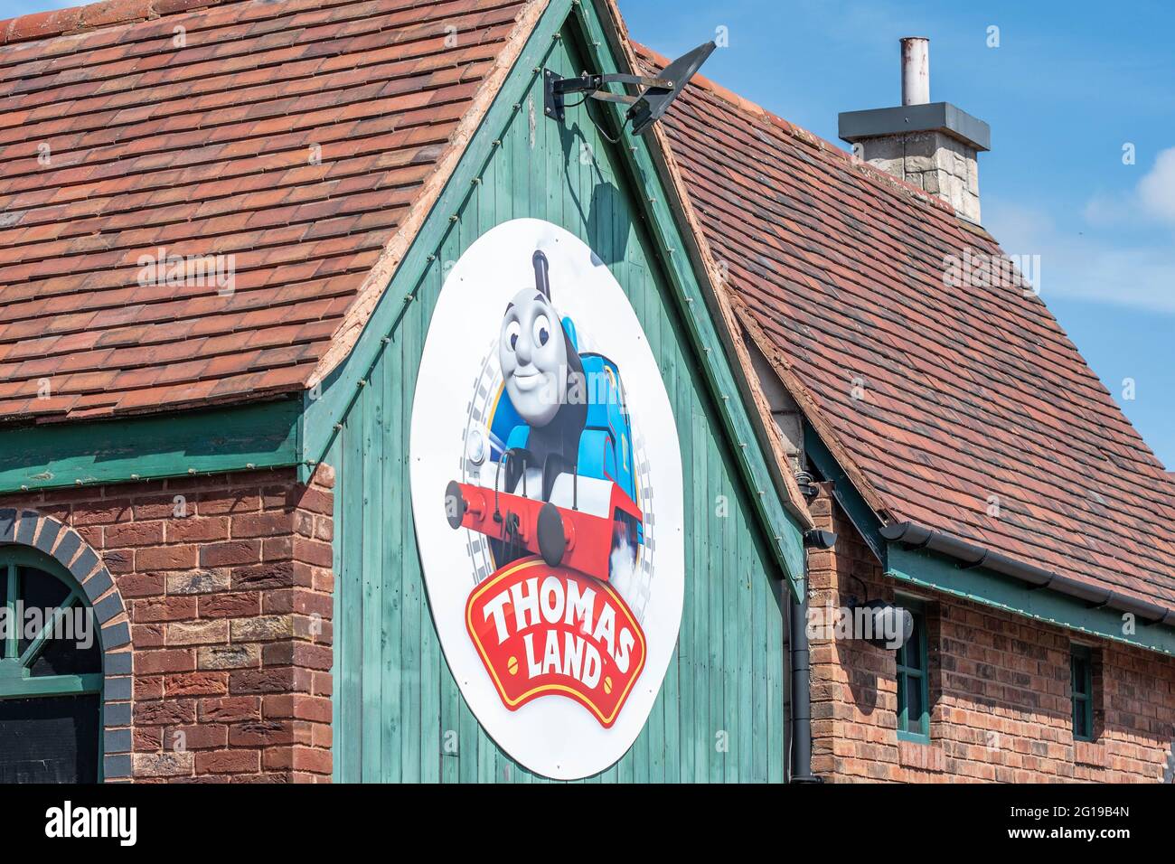 Die einzige Stand-up-Achterbahn in großbritannien, „Shockwave“, ein jetzt SEHR SELTENES Rollercoaster-Modell, im Drayton Manor Theme Park Tamworth Stockfoto