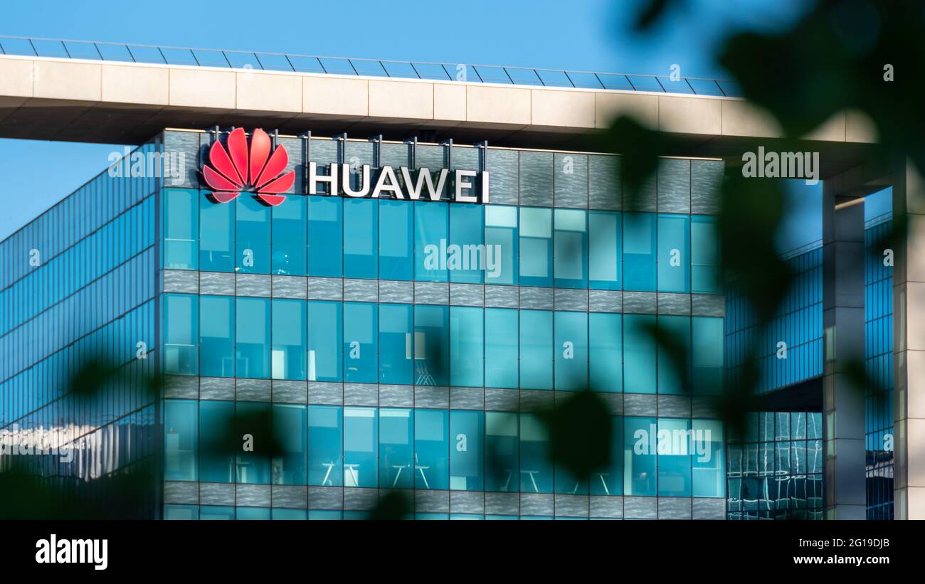 Französischer Hauptsitz von Huawei Technologies, einem chinesischen multinationalen Unternehmen, das Telekommunikationsgeräte entwirft, entwickelt und verkauft Stockfoto