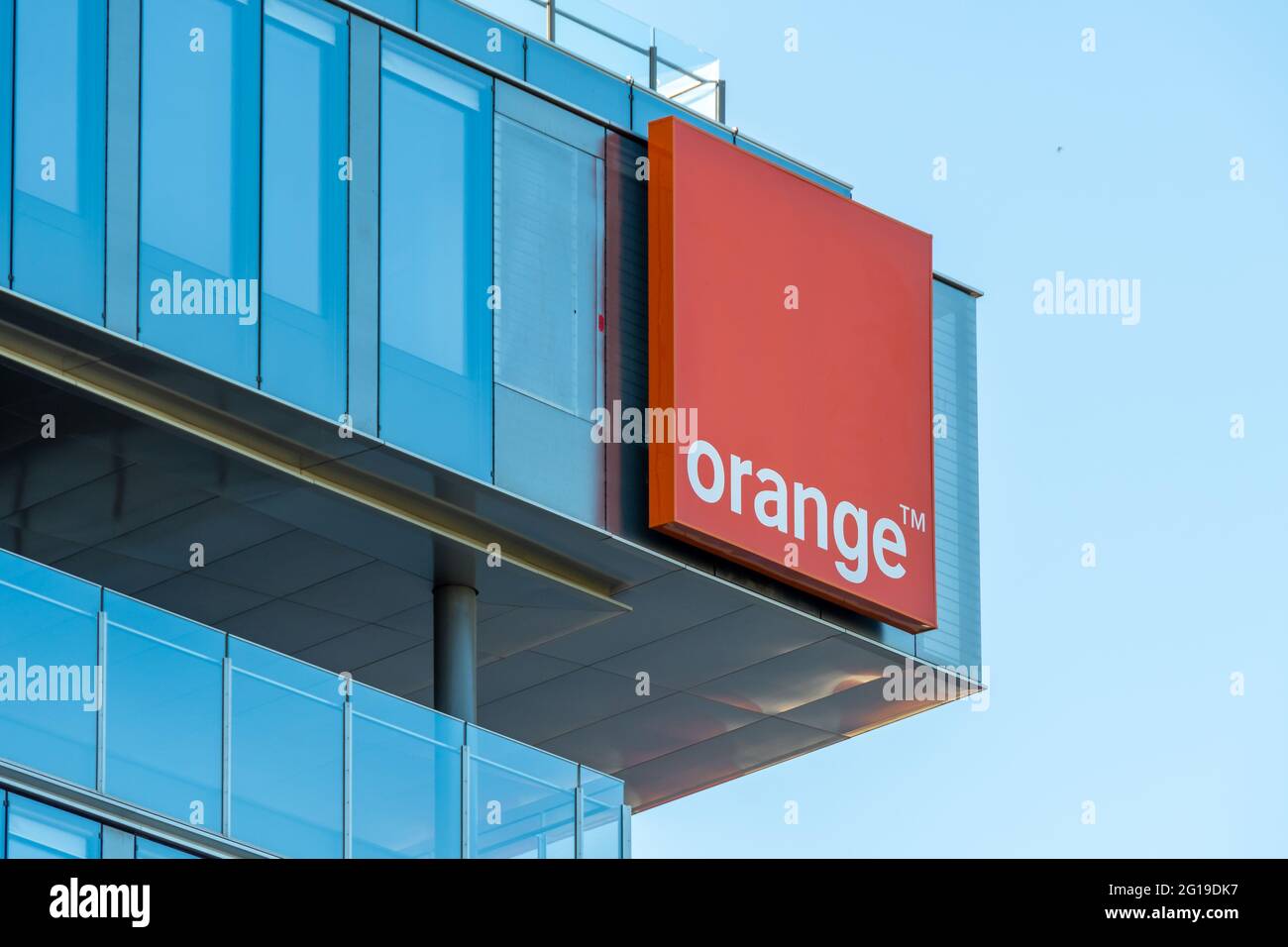 Logo auf dem neuen Hauptsitz des französischen Telekommunikationsunternehmens Orange Stockfoto