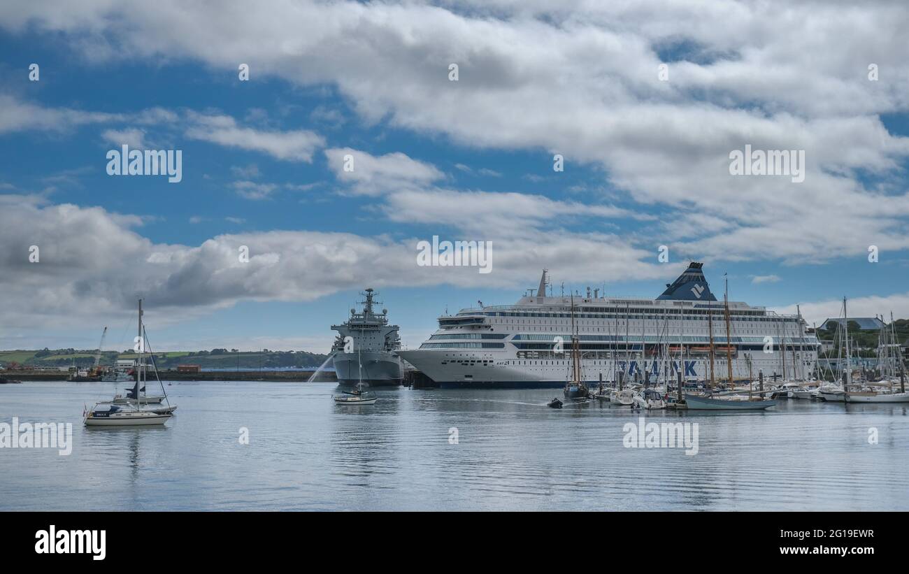 Das Schiff Silja Europa Cruise liegt in Falmouth, das während des G7-Gipfels in Cornwall als Polizeiunterkunft genutzt wird Stockfoto
