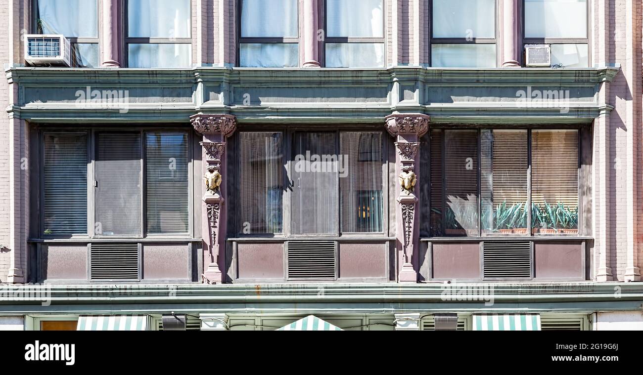 Arcadia, ein von CPH Gilbert entworfenes Gebäude an der 240 West 23rd Street in Manhattan. Stockfoto