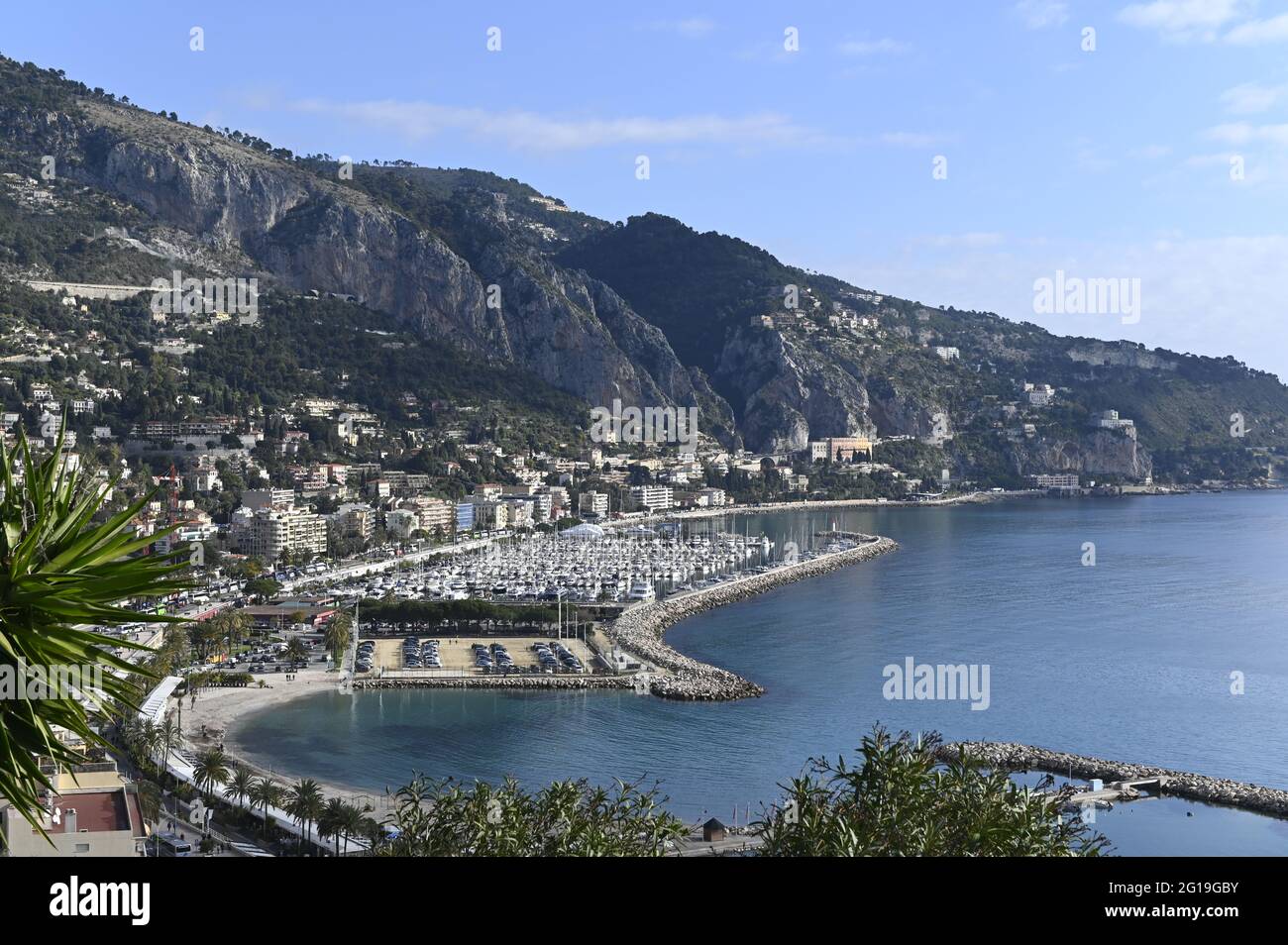 Blick vom Burghügel Richtung Osten entlang der Riviera von Menton, Frankreich Stockfoto