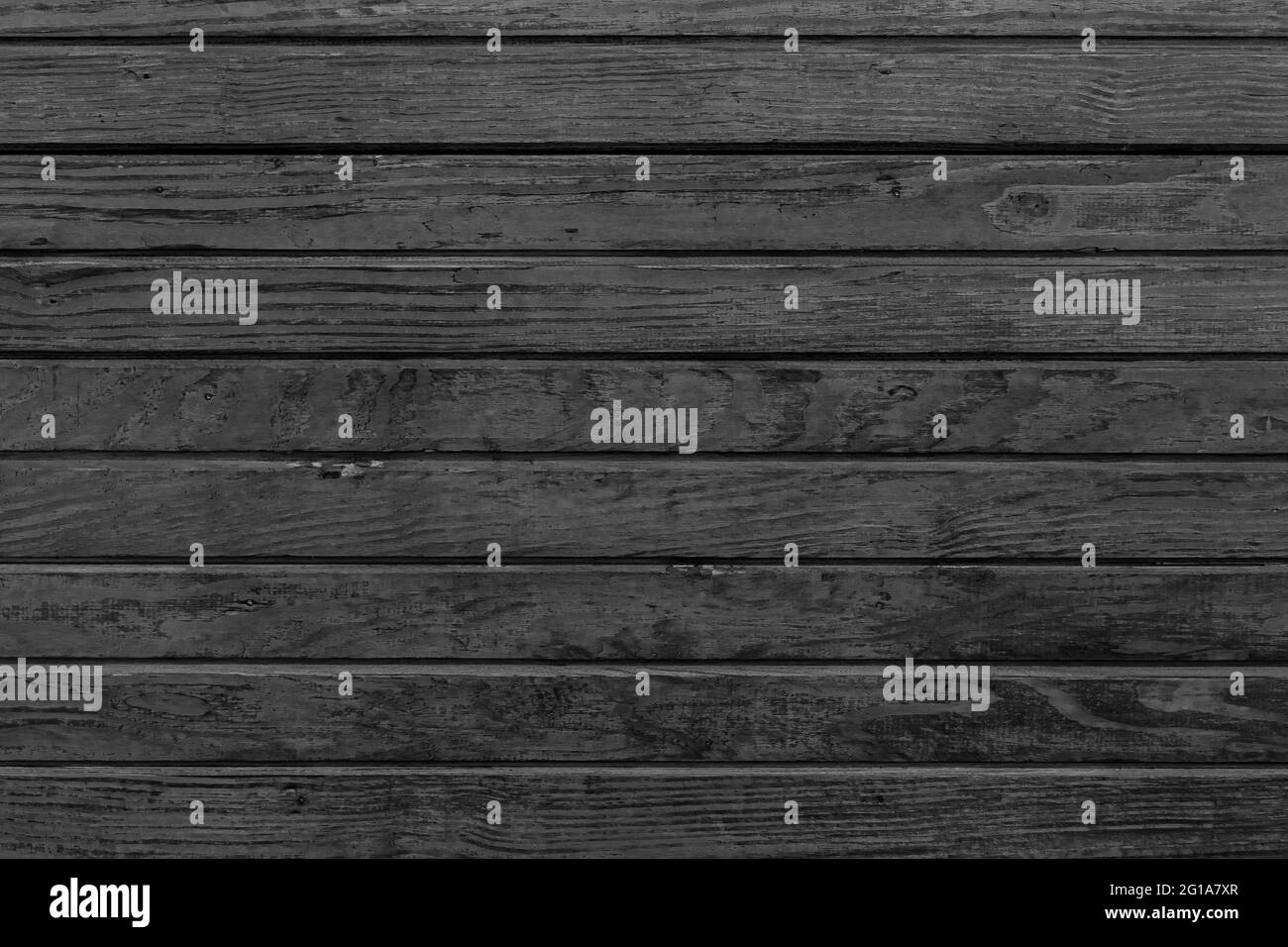 Horizontaler schwarzer Holzhintergrund. Alter dunkler Holzhintergrund mit schwarzer Holzstruktur. Dunkle Holzstruktur mit horizontalen Dielen. Stockfoto