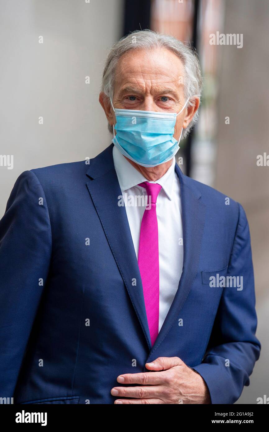 Der ehemalige Premierminister Tony Blair wurde vor dem BBC Broadcasting House in London gesehen, wo er in der Andrew Marr-Show auftrat. Stockfoto