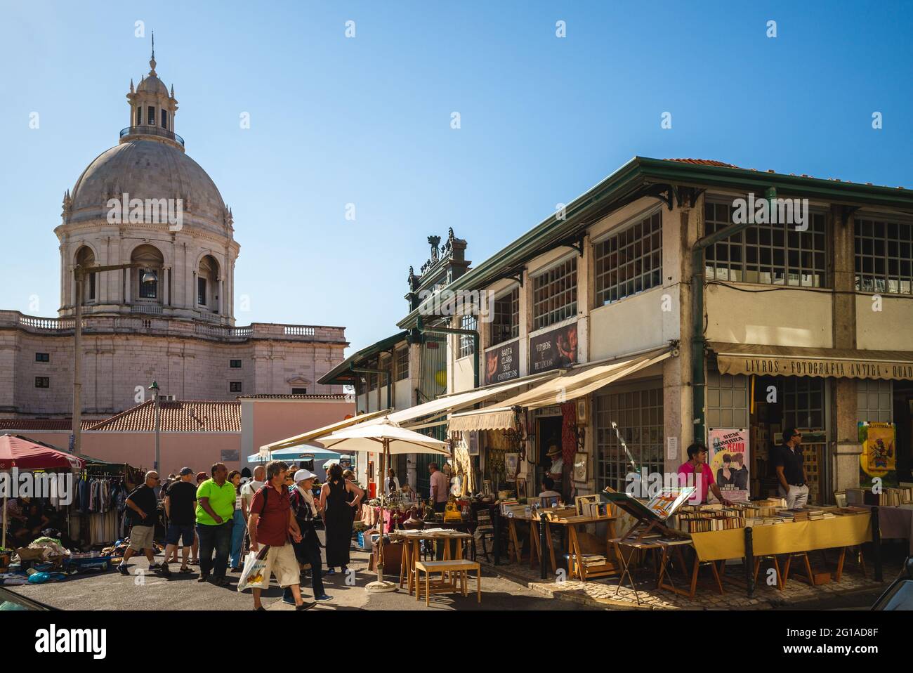 19. September 2018: Feira da Ladra, ein alter Flohmarkt, findet dienstags und samstags zwischen dem Nationalen Pantheon und dem Kloster Sao Vicente de statt Stockfoto