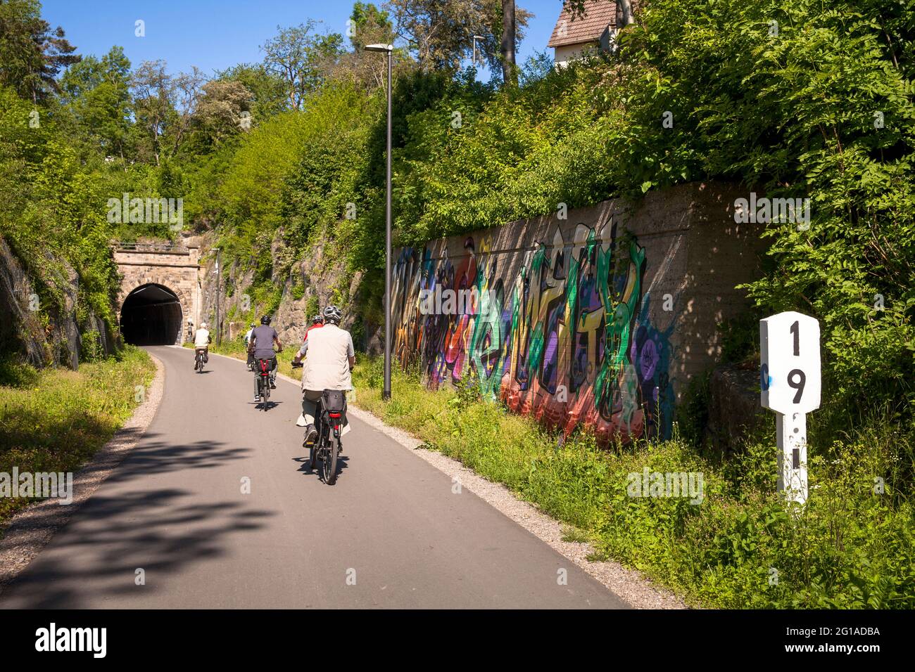 Die Nordbahntrasse, ein Radweg auf einer ehemaligen Eisenbahnstrecke, Wuppertal, Nordrhein-Westfalen, Deutschland. Die Nordbahntrasse, ein Radweg auf einer ehem Stockfoto