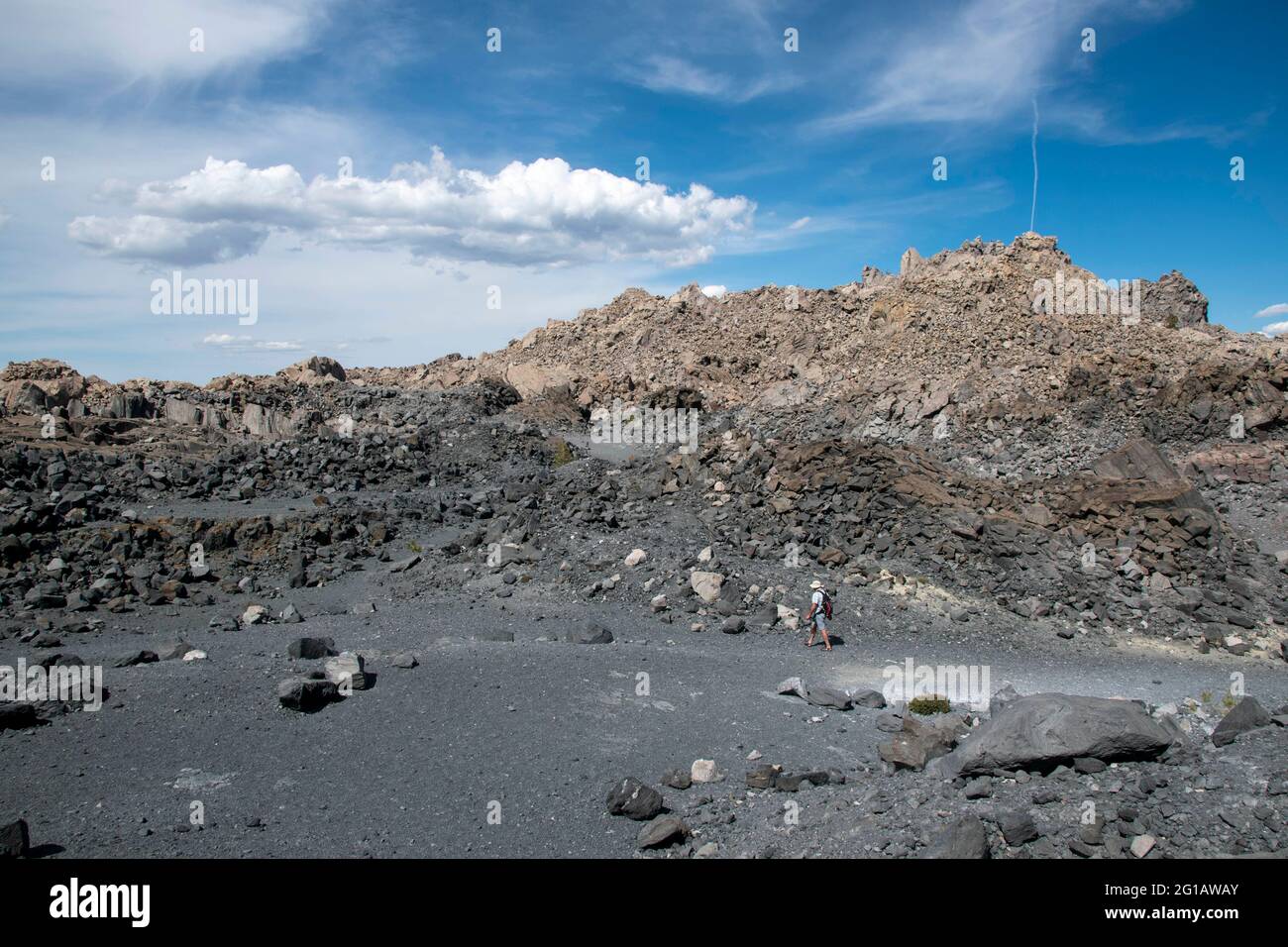 Obsidian Dome ist ein massiver Haufen glänzendem Obsidian-Gesteins in der östlichen Sierra von Mono County, CA, USA. Stockfoto