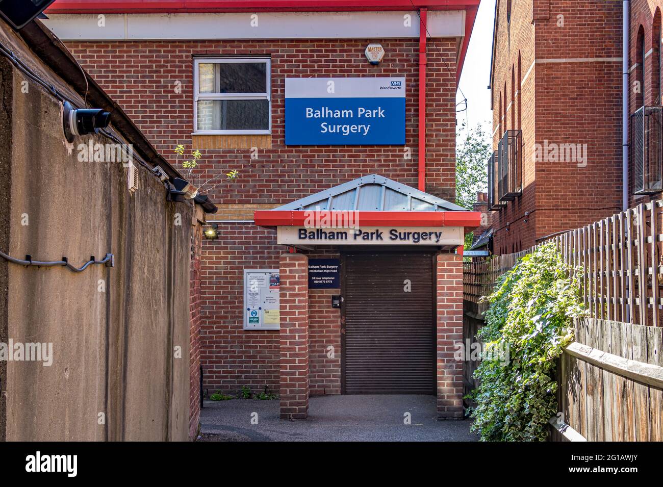 Der Eingang zur Balham Park Surgery an NHS Doctors Surgery and Medical Practice befindet sich in 236 Balham High Road, London, SW17 Stockfoto