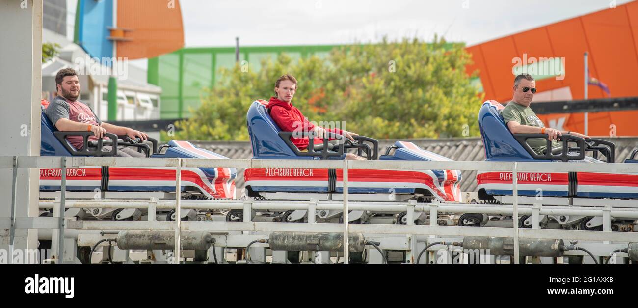 Mackpool Club Pleasure Beach Erleben Sie eine private Veranstaltung in Pleasure Beach Blackpool, Reiter genießen exklusive Fahrt auf dem neuen ICON Coaster Stockfoto