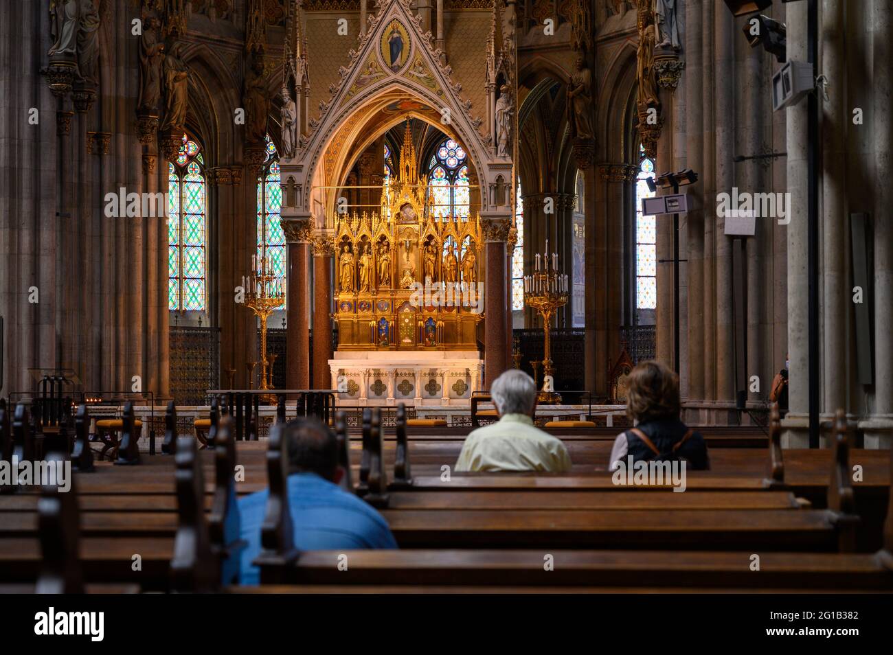 Der Hauptaltar in der Votivkirche – Votivkirche, Wien, Österreich. Stockfoto