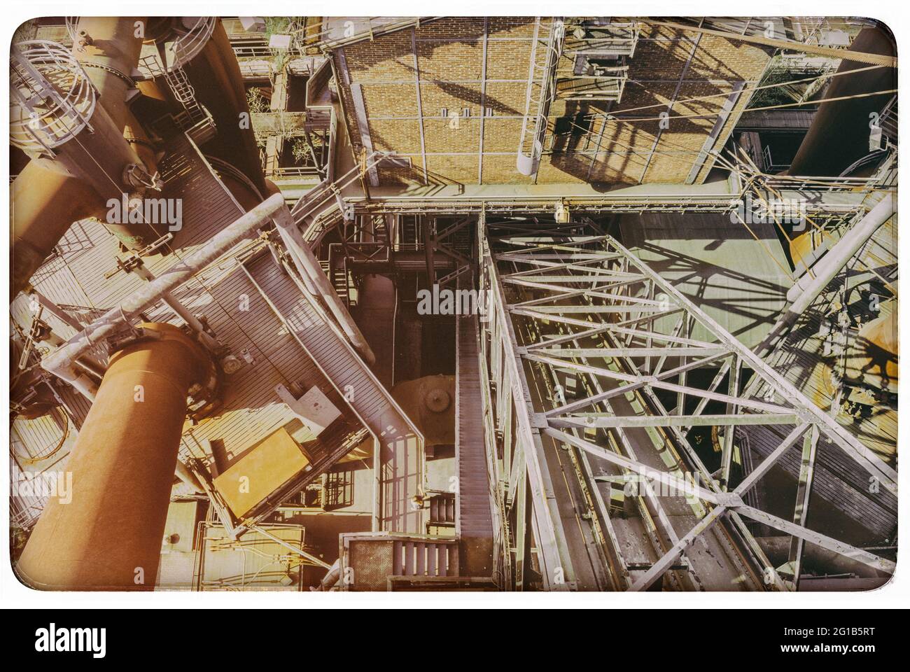 Zeche Zollverein und Landschaftspark Duisburg Nord fotografiert aus der Vogelperspektive. Stahlgerüst, abgelichtet als Monster aus Eisen und Stahl. Stockfoto