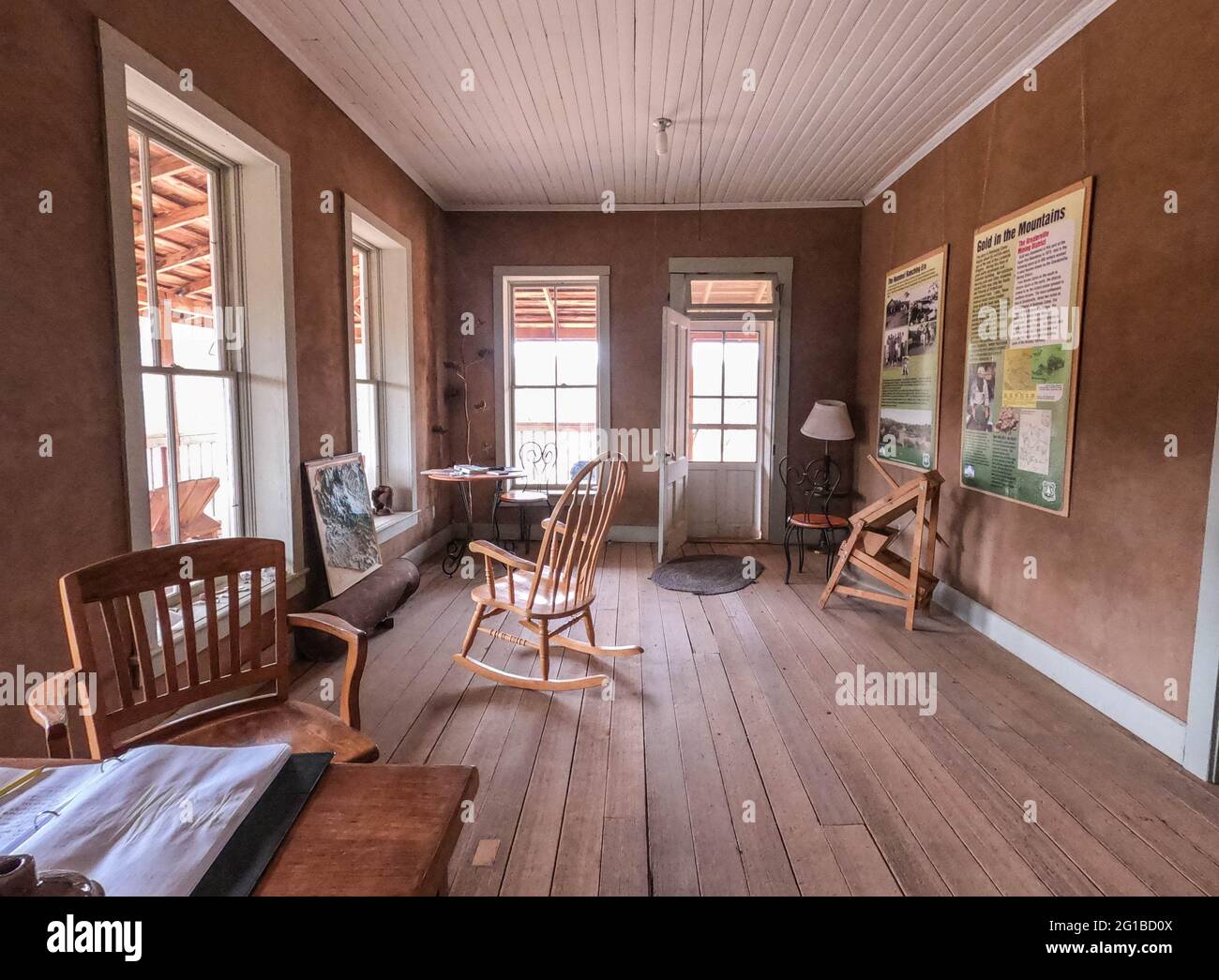 Innenraum der erhaltenen Museumshütte Kentucky Camp, Sonoita, Arizona, USA Stockfoto