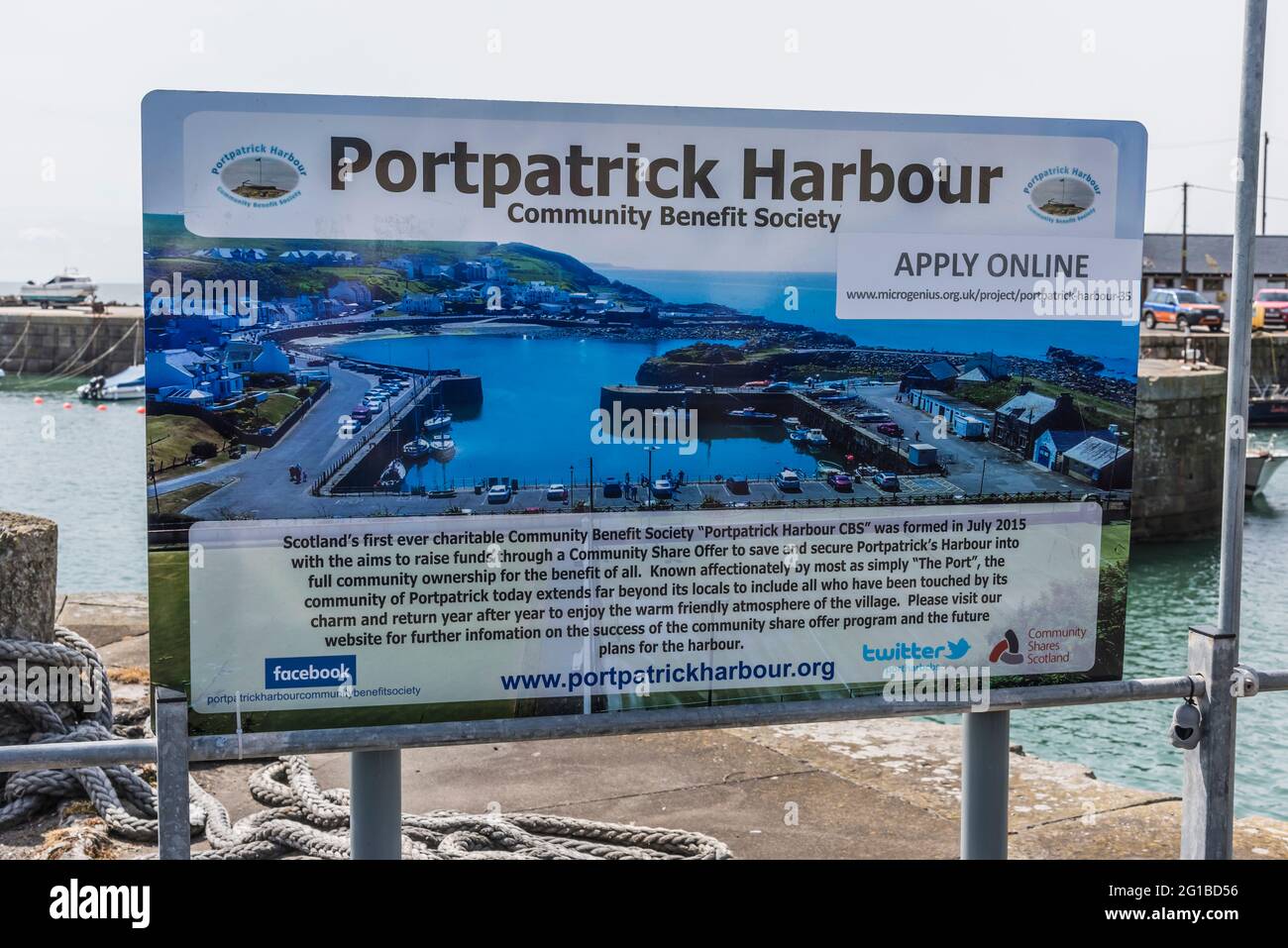 Info Schild am Hafen von Portpatrick, einer kleinen Küstenstadt, vorbei am Fährhafen auf der Halbinsel Dumfries und Galloway an der Westküste Schottlands Stockfoto