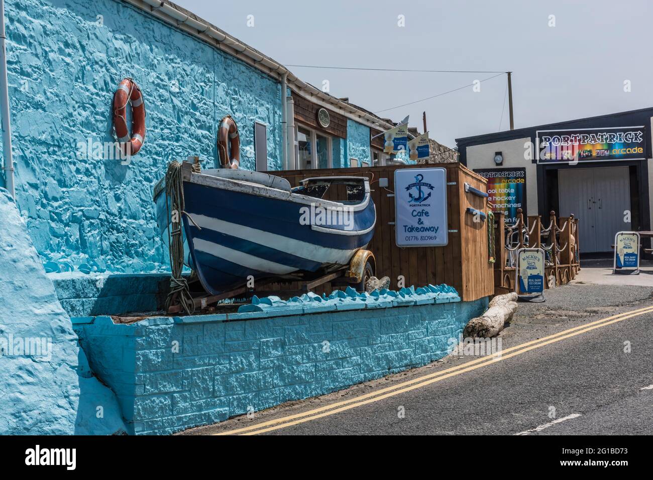 Straßenszenen in Portpatrick, einer kleinen Küstenstadt, vorbei an Fährhäfen auf der Halbinsel Dumfries und Galloway an der Westküste Schottlands Stockfoto