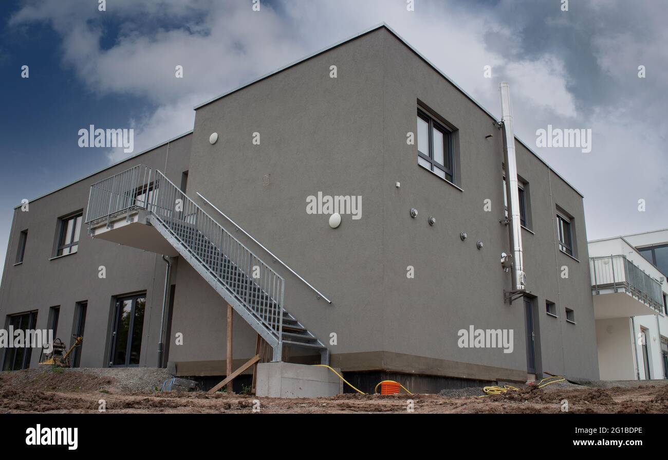Baustelle eines neuen modernen Hauses mit Flachdächern Stockfoto