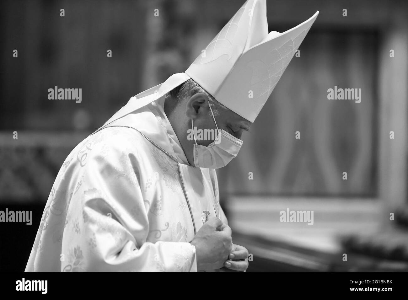 Rom, Italien. Juni 2021. 6. Juni 2021 : Papst Franziskus führt am Hochfest des heiligsten Leibes und Blutes Christi im Petersdom im Vatikan eine Heilige Messe durch Credit: Independent Photo Agency/Alamy Live News Stockfoto