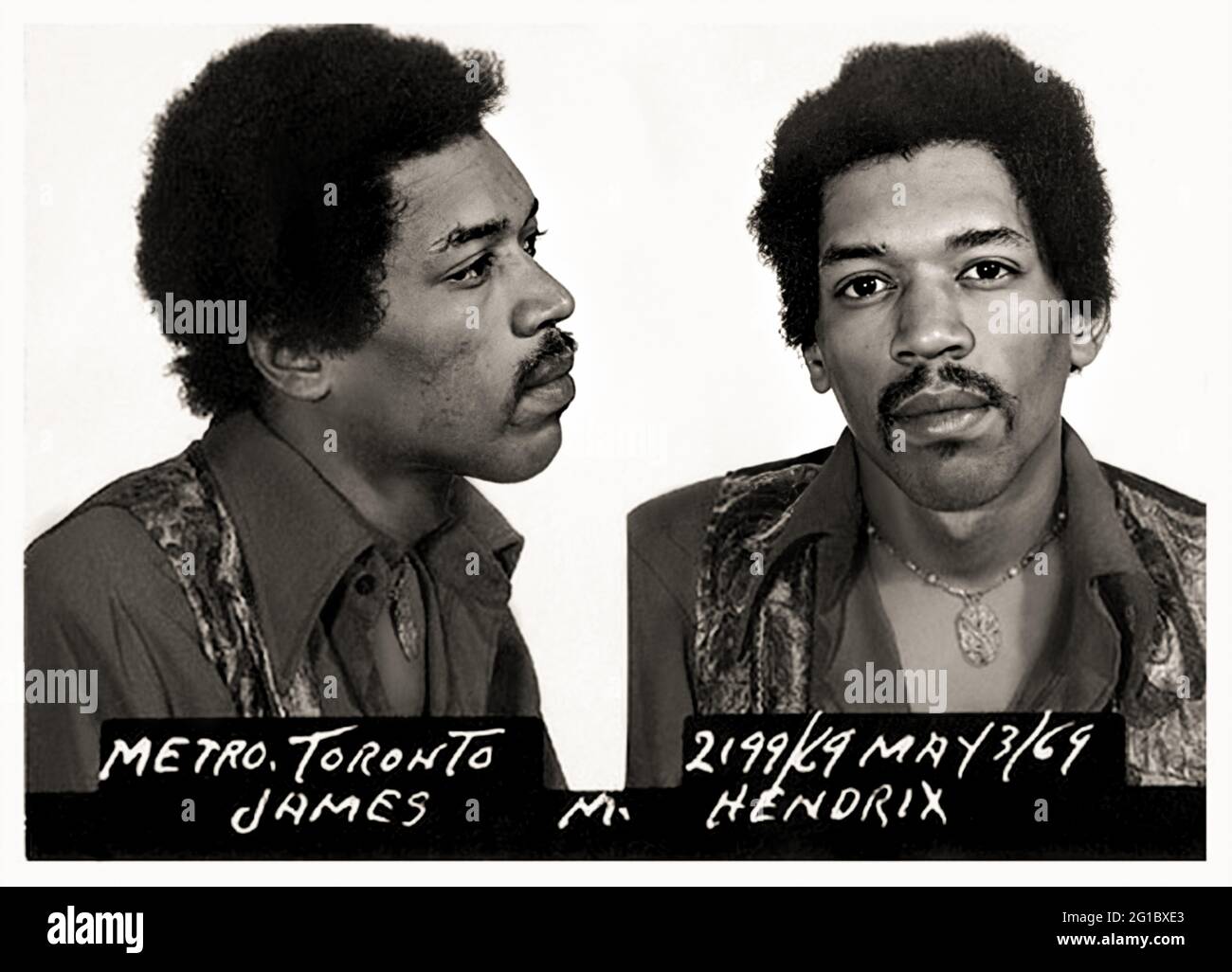 1969, 3. Mai , Toronto , KANADA : Der gefeierte amerikanische Rockstar Sänger und Gitarrist JIMI HENDRIX ( 1942 - 1970 ), als verhaftet wurde, in Kanada wegen Drogenbesitzes am Toronto International Airport von der Polizeibehörde von Toronto (Kanada) in der offiziellen Tasse-shot verurteilt und freigesprochen. Unbekannter Fotograf , Toronto . - James Marshall Johnny Allen Hendrix - GESCHICHTE - FOTO STORICHE - MUSIK - MUSICA - Cantante - COMPOSITORE - Komponist - CHITARRISTA - ROCKSTAR - ARRESTO - Arrestation - ARRESTATO DALLA POLIZIA - FOTO SEGNALETICA - Mugshot - Mug shot - Rebel - ribelle - baffi - moust Stockfoto