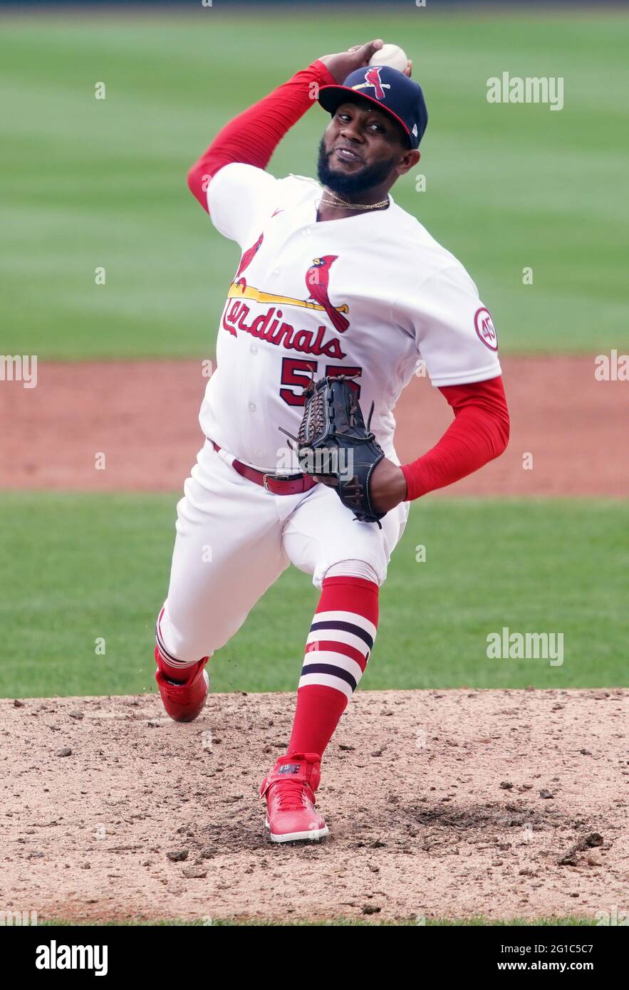 St. Louis, Usa. Juni 2021. St. Louis Cardinals Pitcher Angel Rondon tritt am Sonntag, den 6. Juni 2021, im Busch Stadium in St. Louis im sechsten Inning gegen die Cincinnati Reds auf. Foto von Bill Greenblatt/UPI Credit: UPI/Alamy Live News Stockfoto