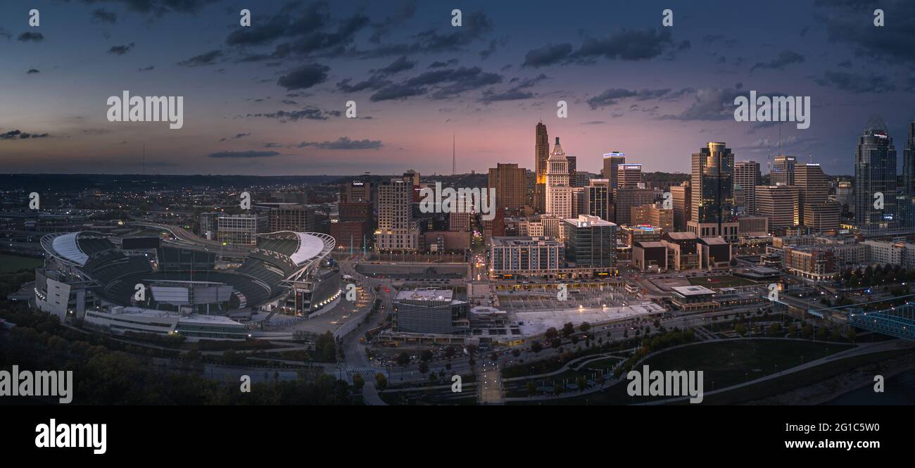 Roebling Suspension Bridge verbindet Cincinnati, Ohio, mit Covington im Norden von Kentucky Stockfoto