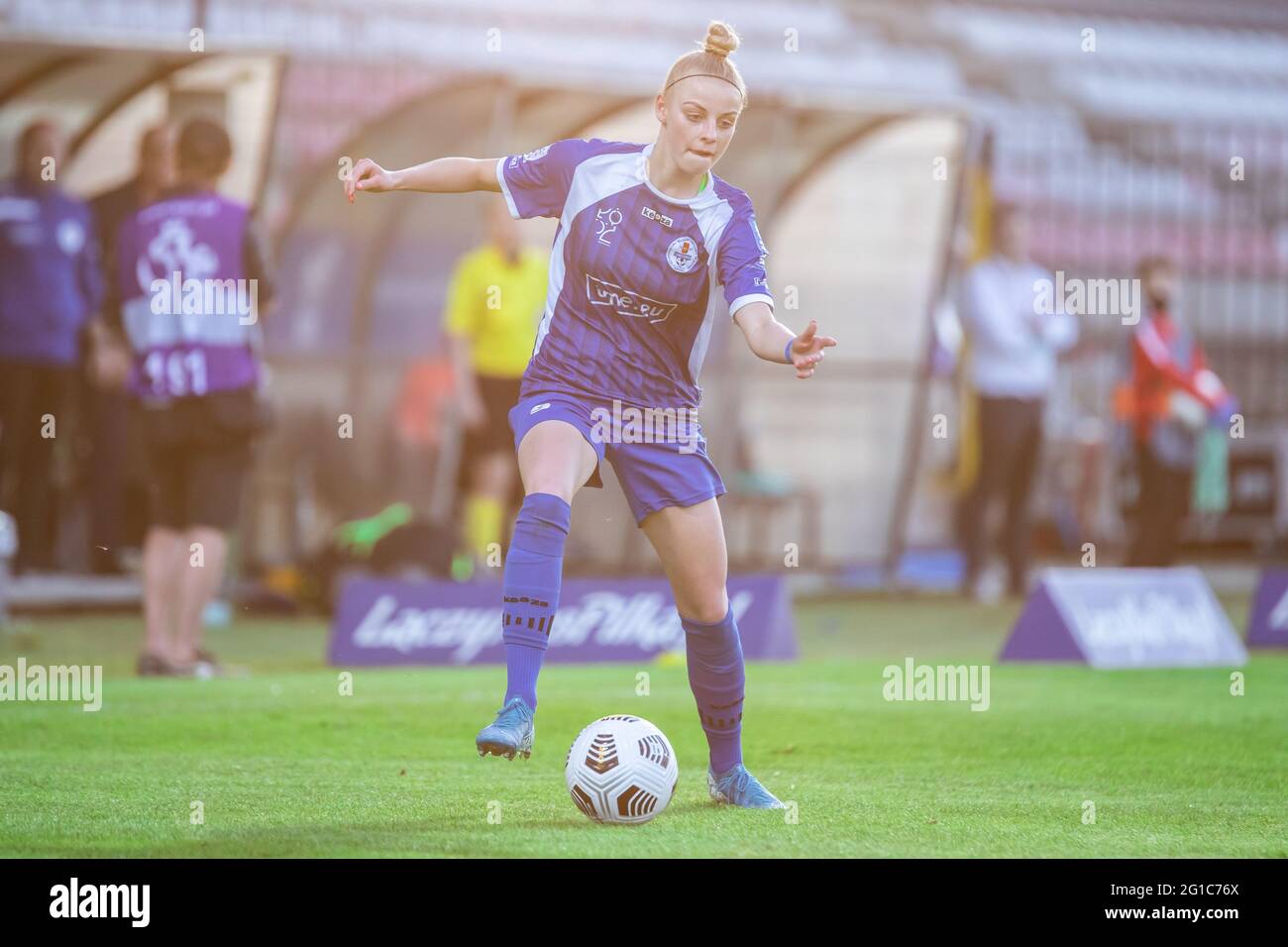 Warschau, Polen. Juni 2021. Dominika Gasieniec von TME UKS SMS Lodz beim Finalspiel des Polnischen Pokals der Frauen 2021 zwischen KKS Czarni Sosnowiec und TME UKS SMS Lodz im Polonia-Stadion in Aktion.(Endstand; KKS Czarni Sosnowiec 1:0 TME UKS SMS Lodz) Quelle: SOPA Images Limited/Alamy Live News Stockfoto