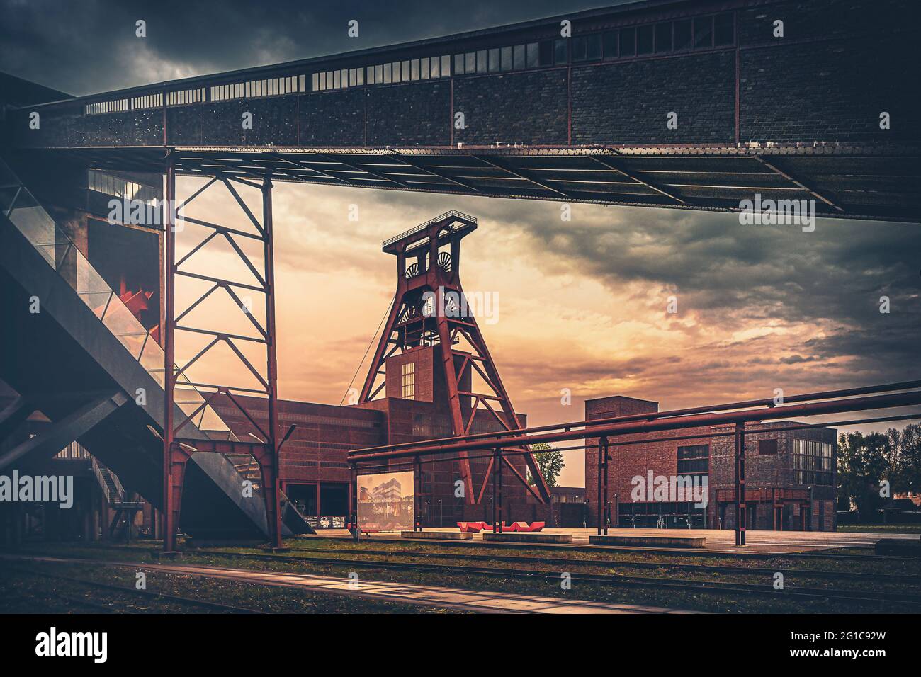 Zeche Zollverein Schacht 12. Blick in einer wunderschönen Abendatmosphäre. Der Eiffelturm des Ruhrgebiets. Industriekultur und Industriekomplex UNESCO. Stockfoto
