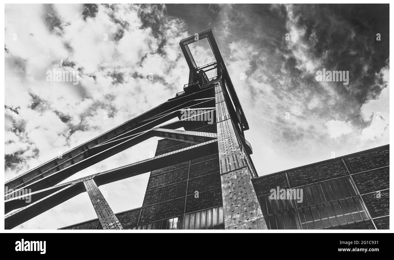 Zeche Zollverein Schacht 12. Blick in einer wunderschönen Abendatmosphäre. Der Eiffelturm des Ruhrgebiets. Industriekultur und Industriekomplex UNESCO. Stockfoto