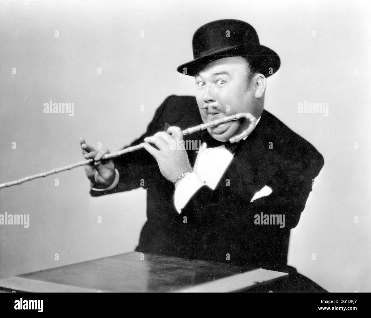Whiteman, Paul, 28.3.1890 - 29.12.1967, US-Jazzband-Leader, halbe Länge, 1940er Jahre, ZUSÄTZLICHE RECHTE-FREIGABE-INFO-NICHT-VERFÜGBAR Stockfoto