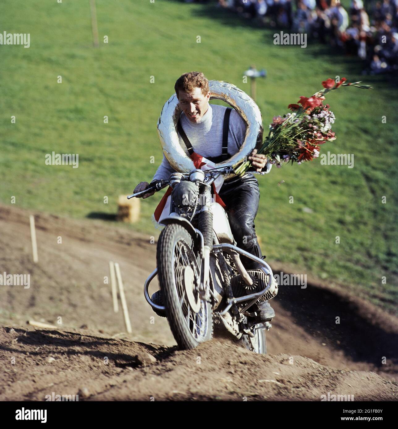 Sport, Motorrad, Cross Country Drive, Fahrer Herbert Scheck auf Siegerfahrt, ZUSÄTZLICHE-RECHTE-FREIGABE-INFO-NICHT-VERFÜGBAR Stockfoto