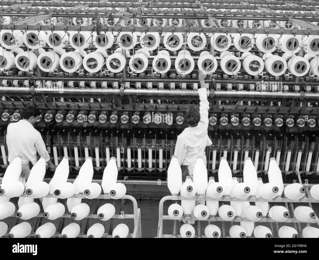 Industrie, Textilien, Bayer-Faser in der Fabrik Dormagen, 70er Jahre, ZUSÄTZLICHE-RIGHTS-CLEARANCE-INFO-NOT-AVAILABLE Stockfoto