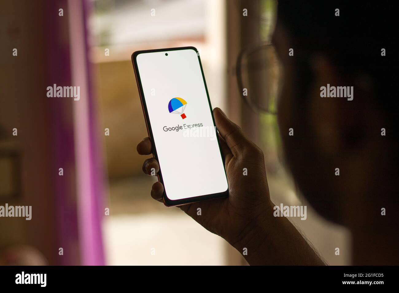Assam, indien -Mai 29, 2021 : Google Express-Logo auf dem Handy-Bildschirm Stock Bild. Stockfoto
