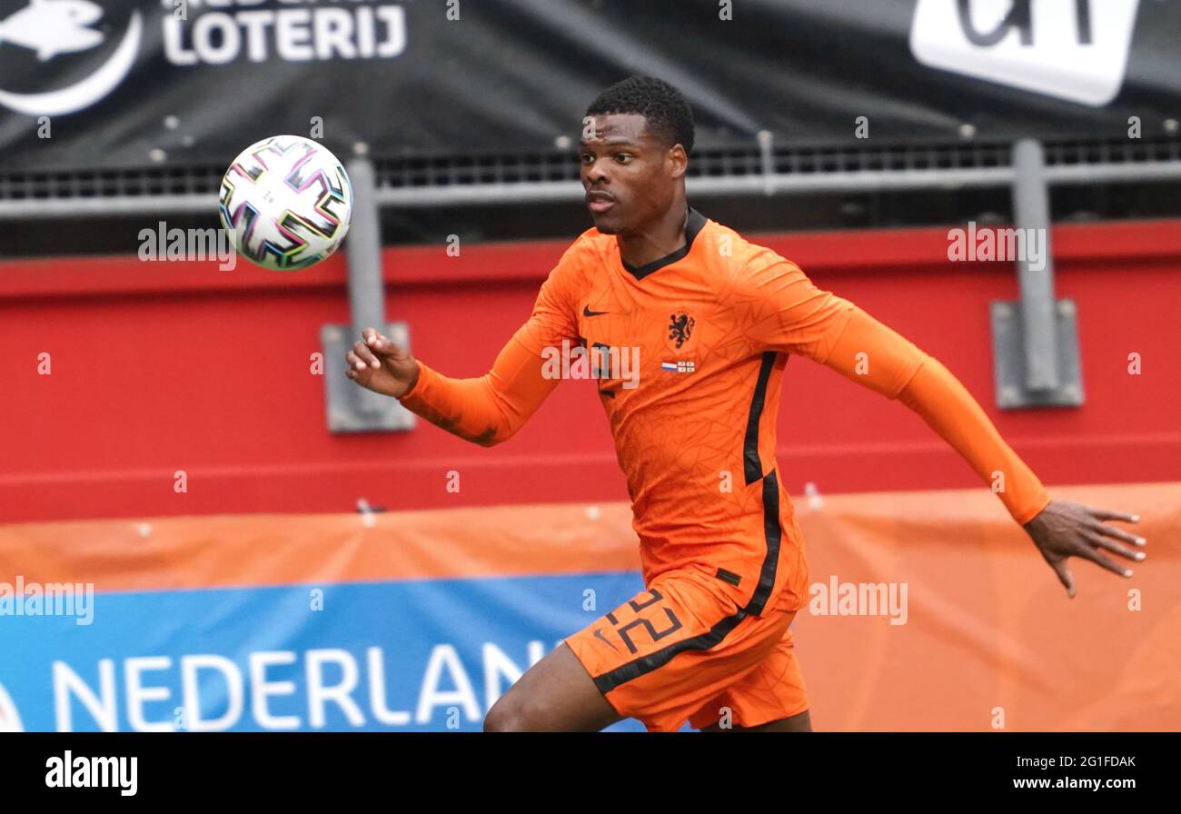 Denzel Dumfries beim Freundschaftsspiel Niederlande gegen Georgien am 6. Juni 2021 im FC Twente Stadion in Enschede, Niederlande Foto von SCS/Soenar Chamid/AFLO (HOLLAND OUT) Stockfoto