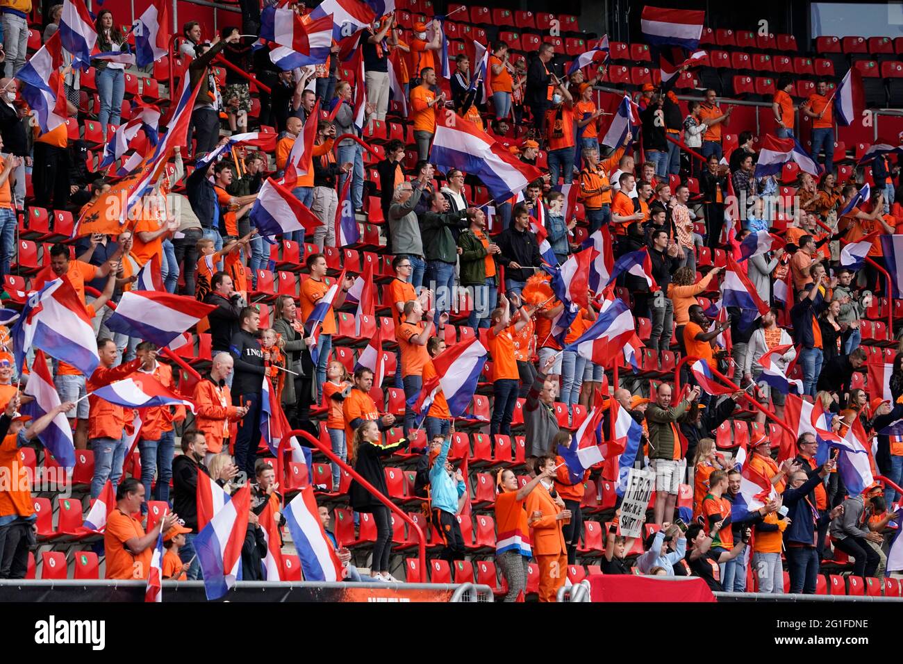 Öffentlichkeit, Zuschauer beim Freundschaftsspiel Niederlande gegen Georgien am 6. Juni 2021 im FC Twente Stadion in Enschede, Niederlande Foto von SCS/Soenar Chamid/AFLO (HOLLAND OUT) Stockfoto