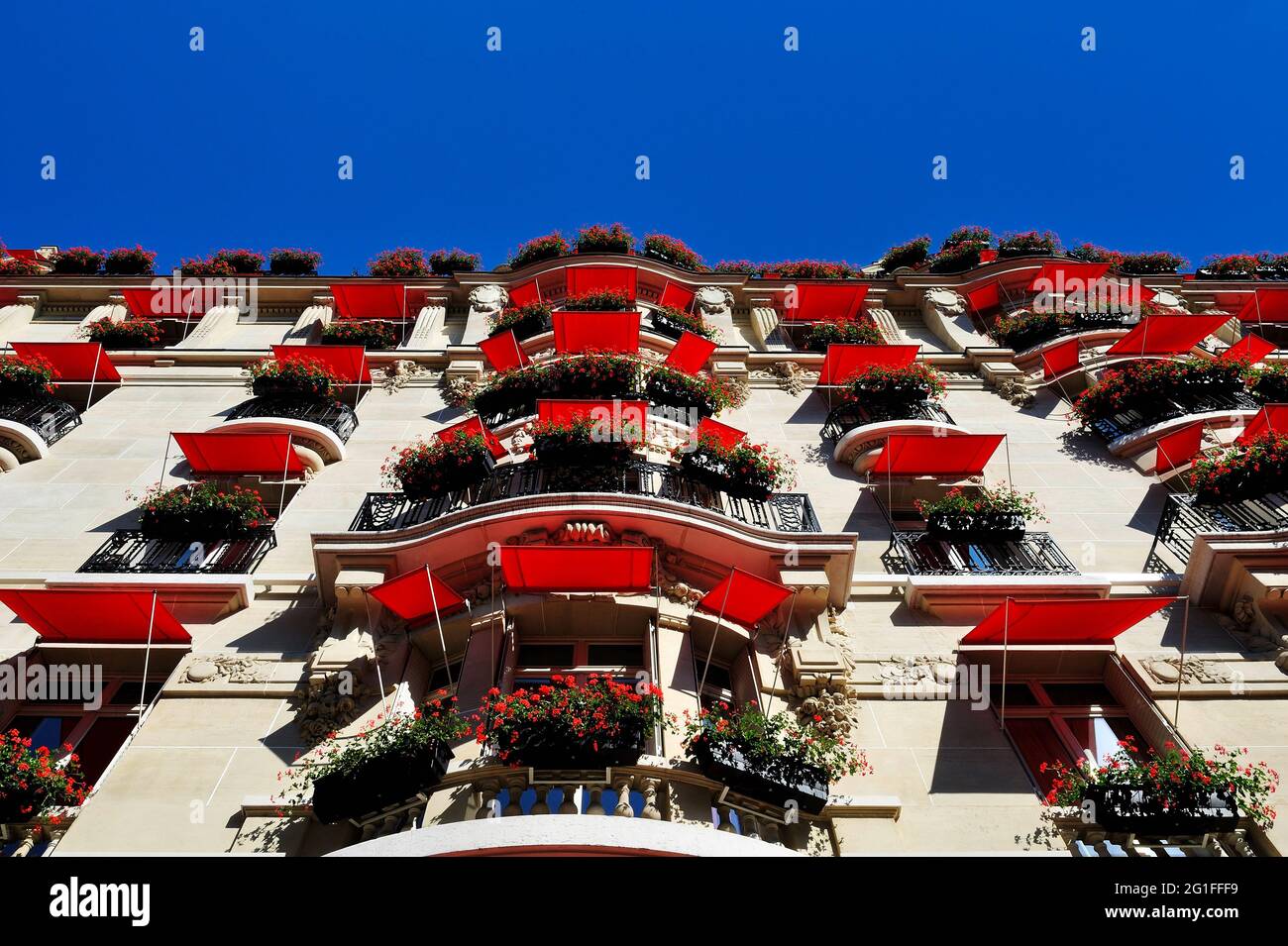 FRANCE, PARIS (75) 8. ARRONDISSEMENT, AVENUE MONTAIGNE, PLAZA ATHENEE HOTEL Stockfoto