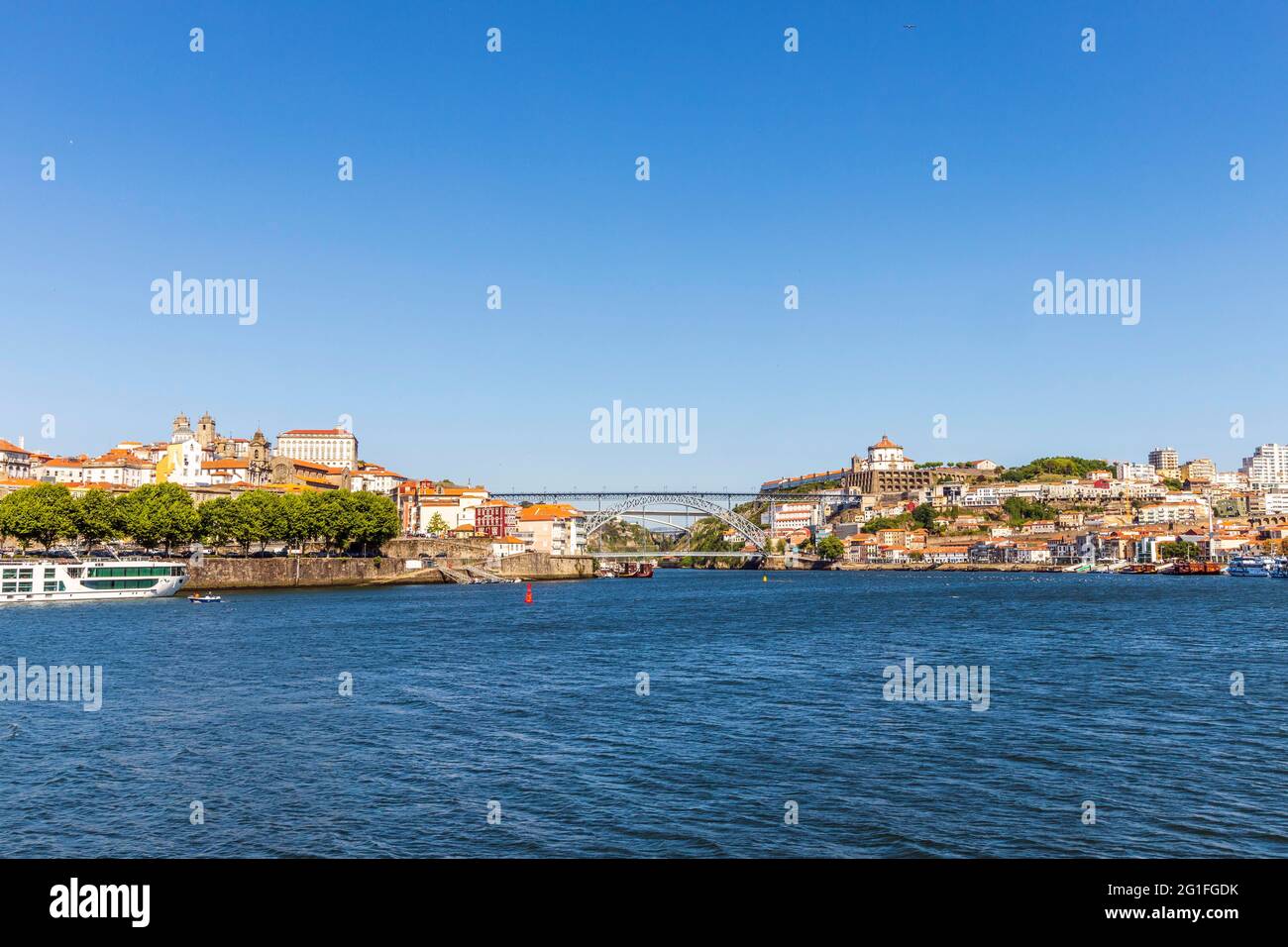 Alte Architektur von Porto und Vila Nova de Gaia, Nordregion, Portugal Stockfoto