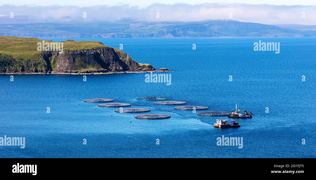 Aquakultur, Fischzucht in Uig in der Uig Bay, Trotternish Peninsula, Isle of Skye, Inner Hebrides, Schottland, Vereinigtes Königreich Stockfoto