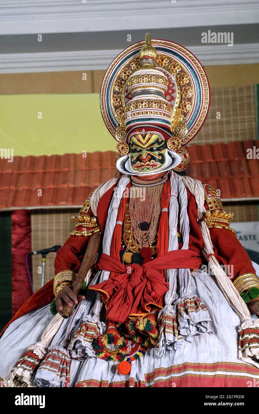 Kathakali ist die klassische Tanzform von Kerala, das Wort Kathakali bedeutet woertlich Story-Play, Kathakali ist bekannt für sein schweres Stockfoto
