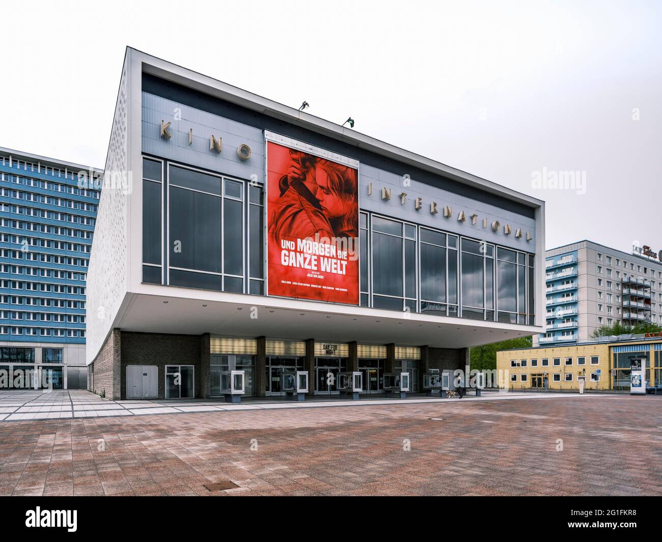 Kino International in der Karl-Marx-Allee, Stil Ost-modern, Architekten Josef Kaiser und Heinz Aust, Berlin-Mitte, Berlin, Deutschland Stockfoto