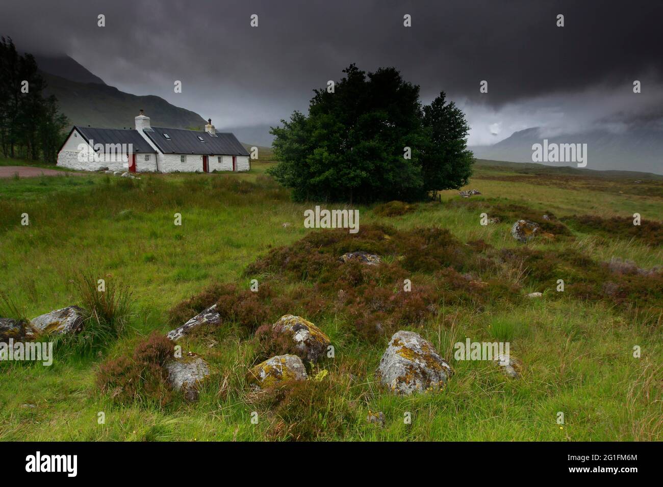 Buachaille Etive Mor, Glen Coe Valley, Blackrock Cottage, weißes Haus, Highlands, Highland, Schottland, Vereinigtes Königreich Stockfoto