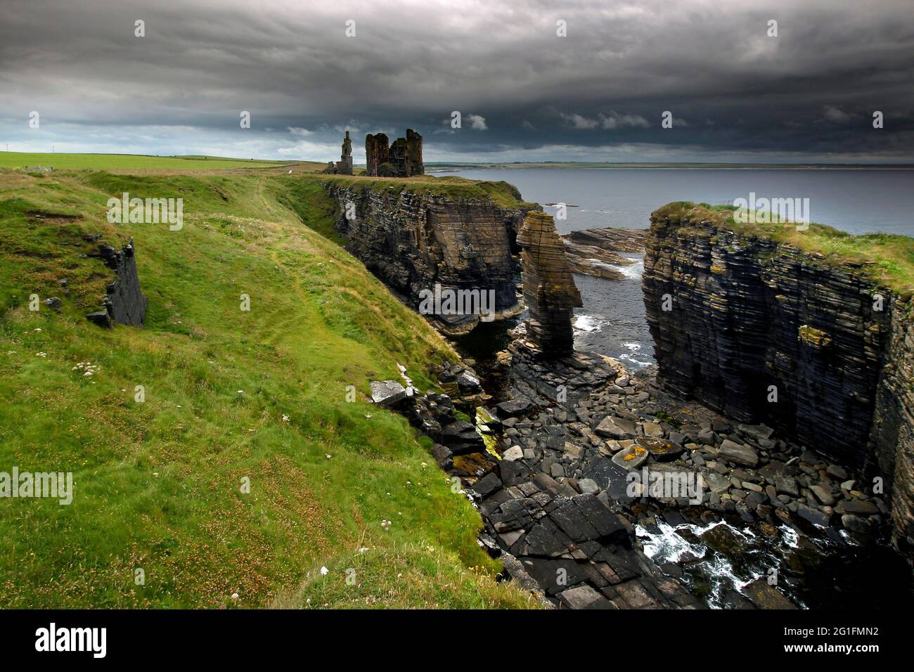 Burg Sinclair Girnigoe, Burgruine, Küste, Klippe, Sinclairs Bay, Felsvorsprung, Clan Sinclair, Wick, Caithness, Keiss, Nordostküste Stockfoto