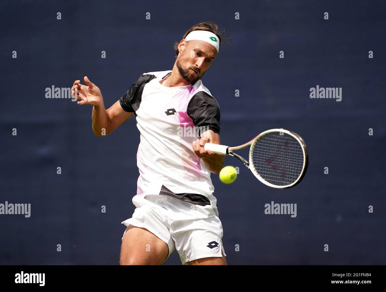 Der belgische Ruben Bemelmans im Kampf gegen den kroatischen Borna Gojo am dritten Tag der Viking Open im Nottingham Tennis Center. Bilddatum: Montag, 7. Juni 2021. Stockfoto