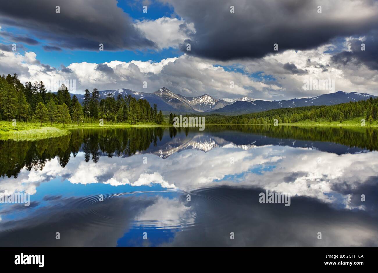 Schöner See in Altai-Gebirge Stockfoto
