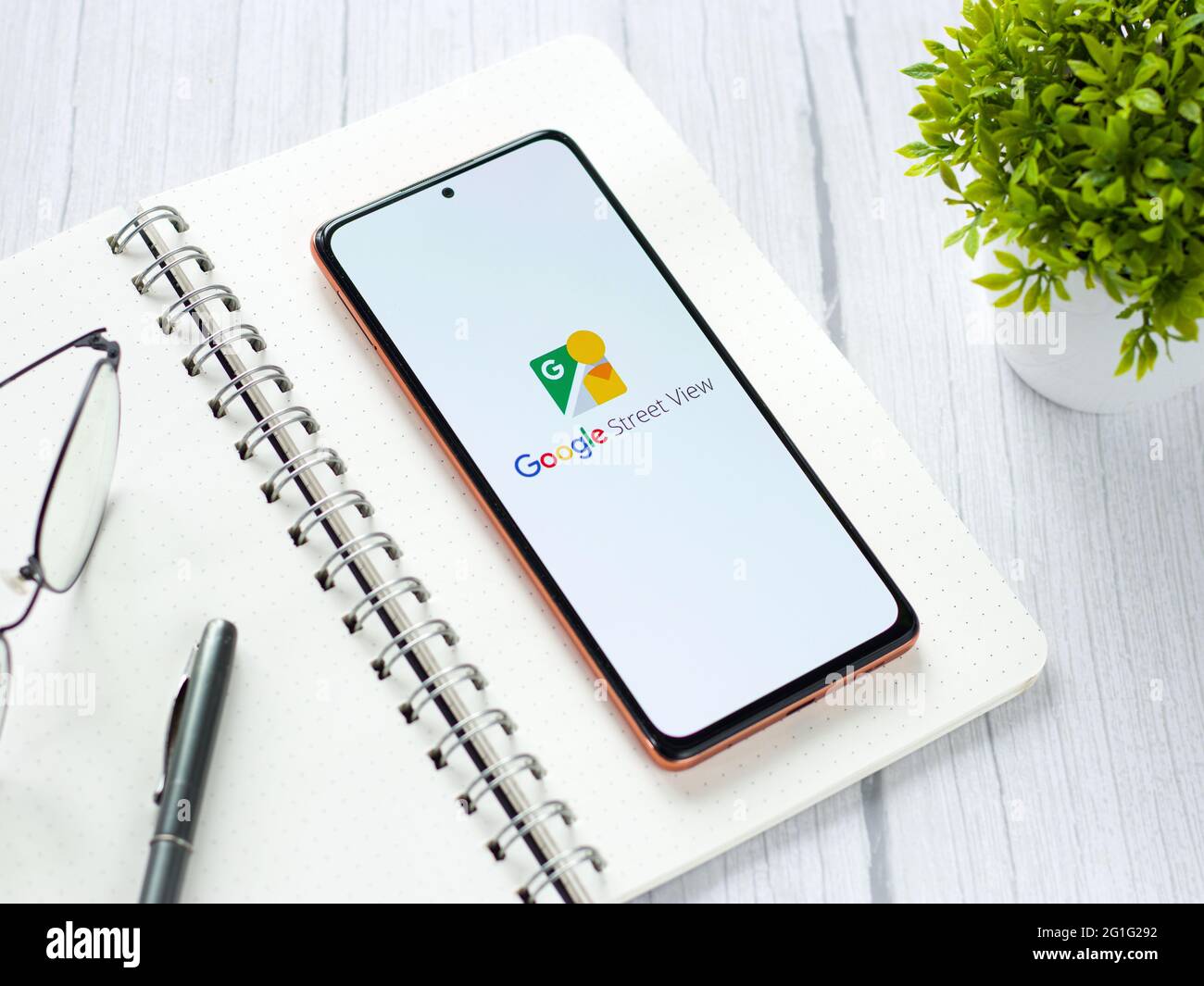 Assam, indien - Mai 29, 2021 : Google Street View Logo auf dem Handy-Bildschirm Stock Bild. Stockfoto