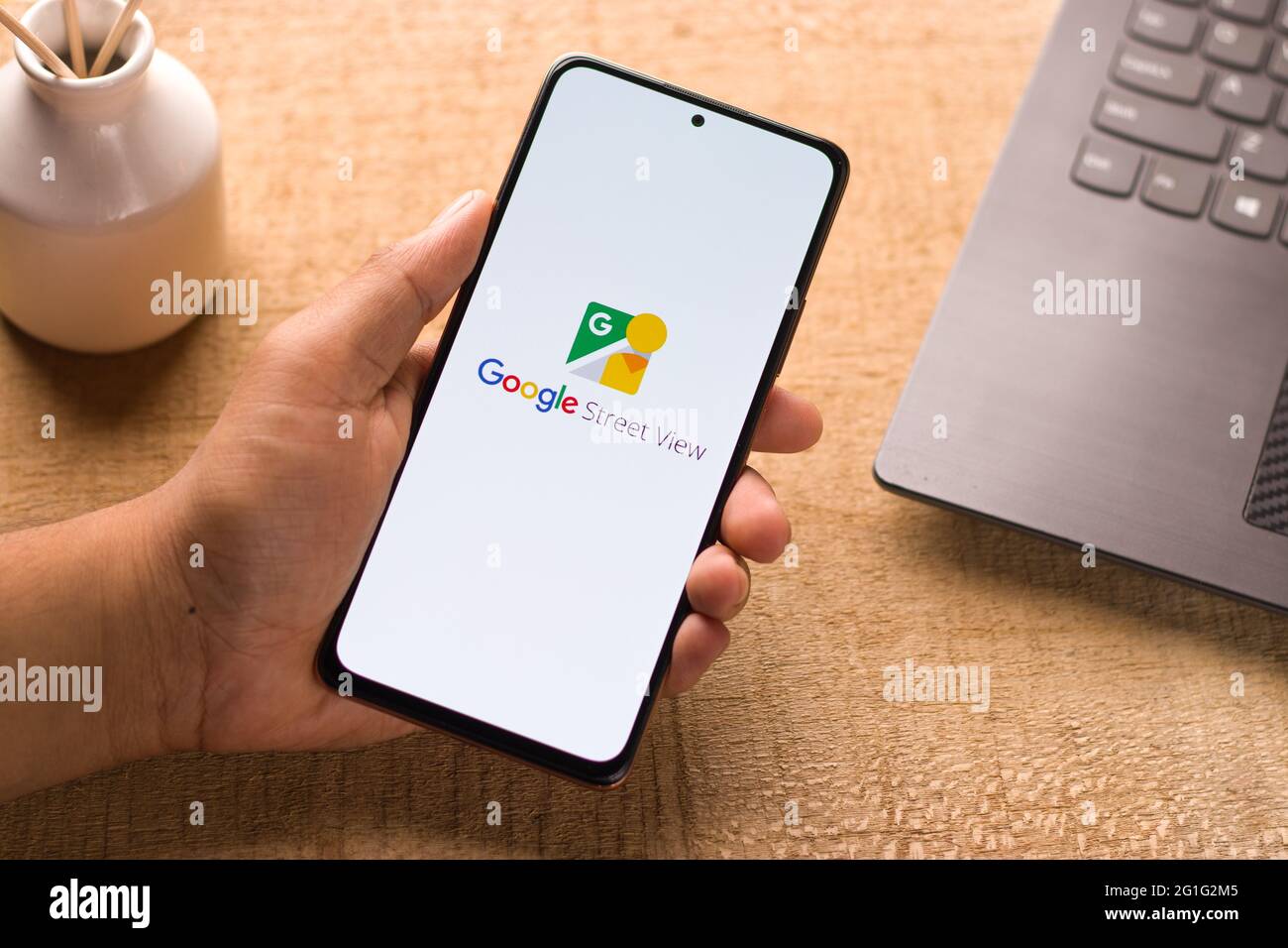 Assam, indien - Mai 29, 2021 : Google Street View Logo auf dem Handy-Bildschirm Stock Bild. Stockfoto