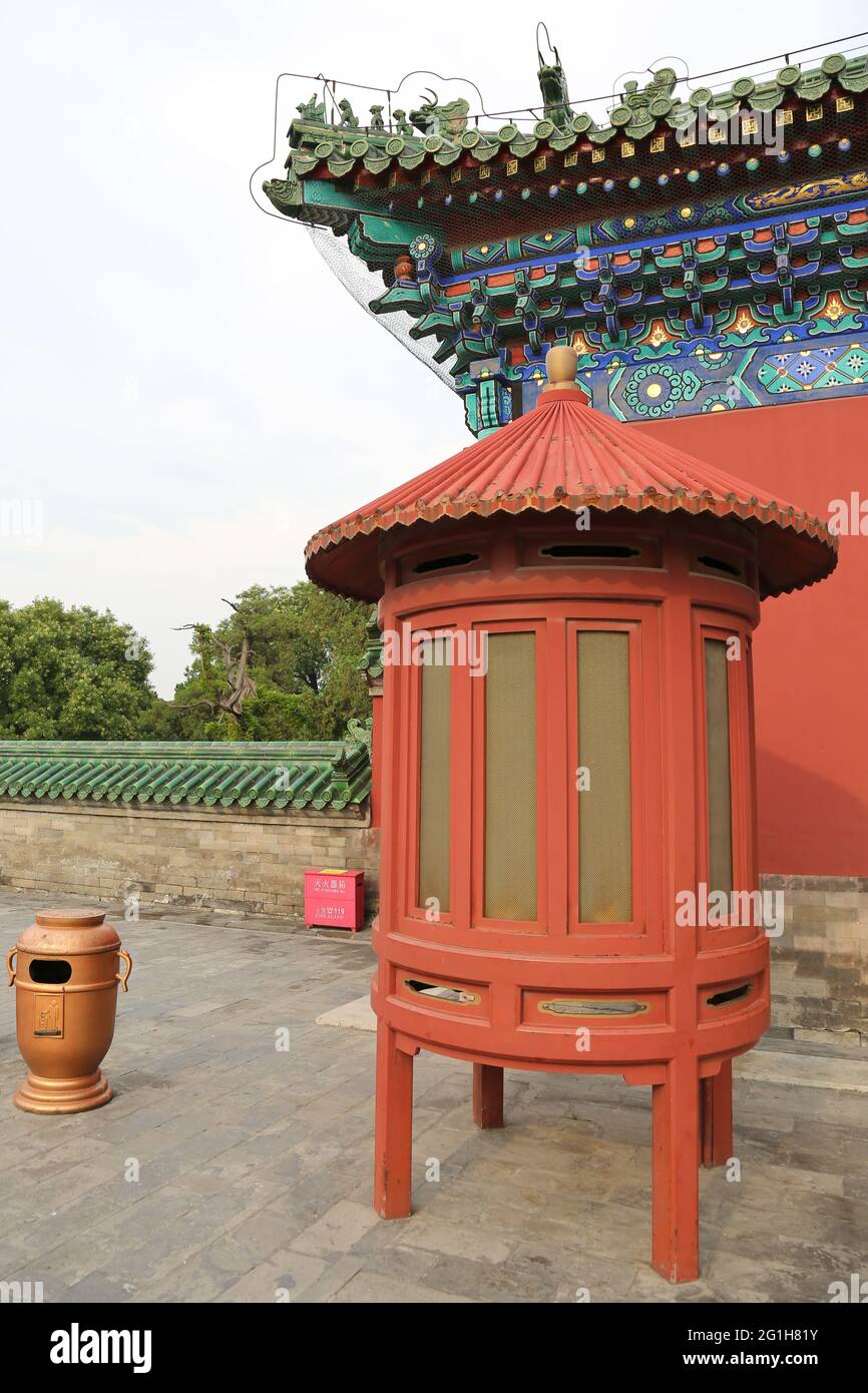 Räucherbrenner rot in der Verbotenen Stadt Peking, Volksrepublik China. Stockfoto