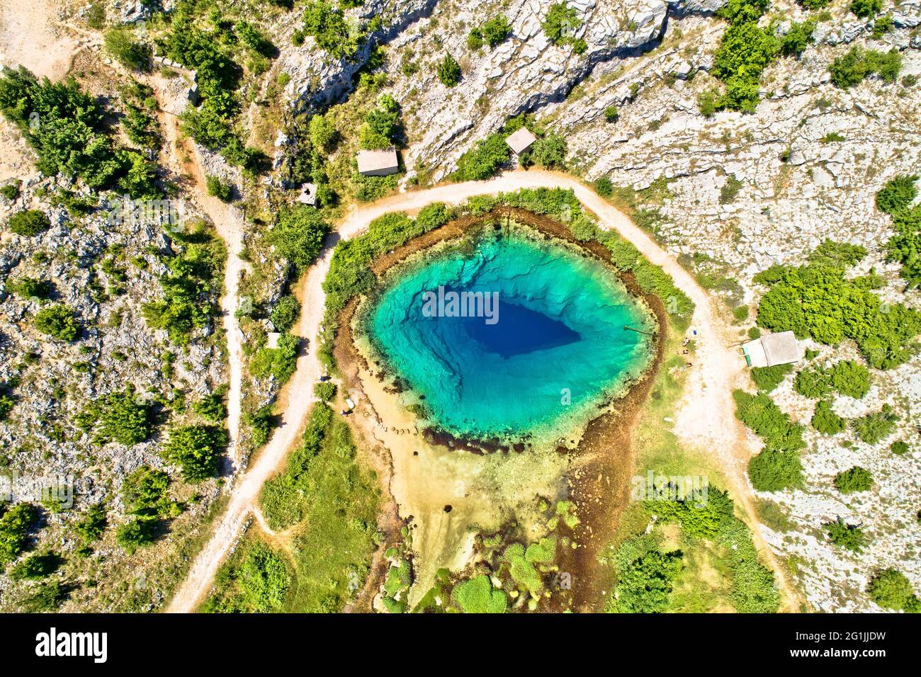 Cetina Quelle Wasserloch Luftbild, dalmatinisches Hinterland von Kroatien Stockfoto